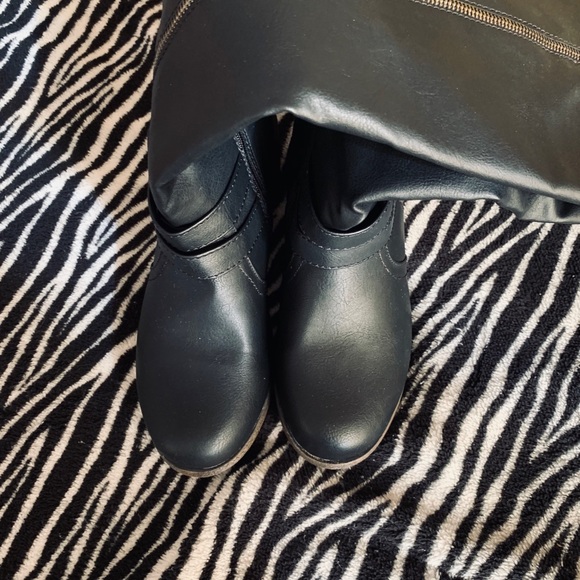 Wide booths - Picture 5 of 5